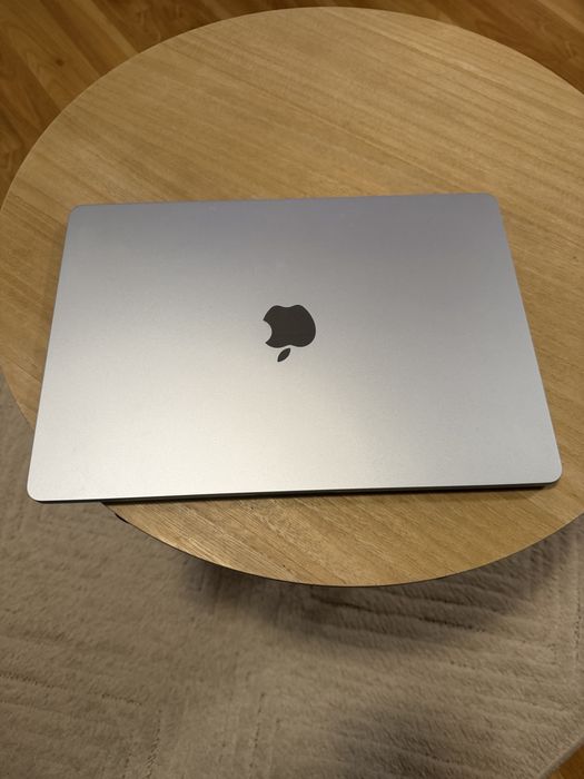 Apple macbook 15’ m4 chip