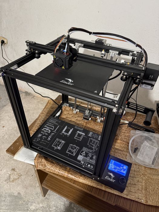 Продавам 3D принтер Ender 5