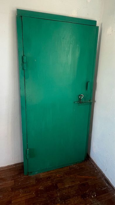 Дверь  входная..