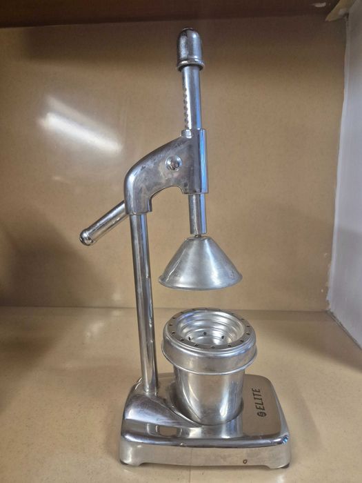 Ръчна цитрус преса