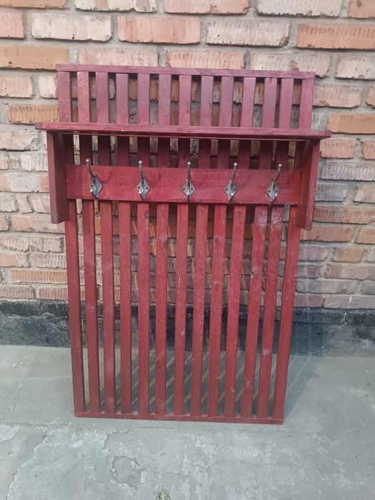 Продам вешалку деревянную