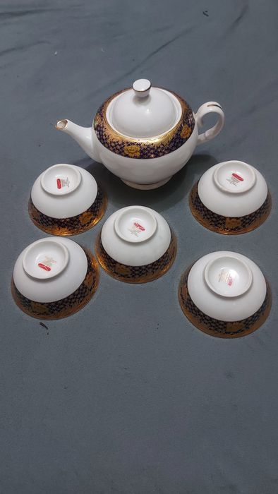 Продам чайник с пиалушками