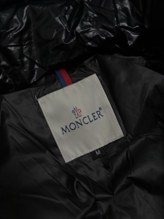 geaca M.O.N.C.L.E.R maya