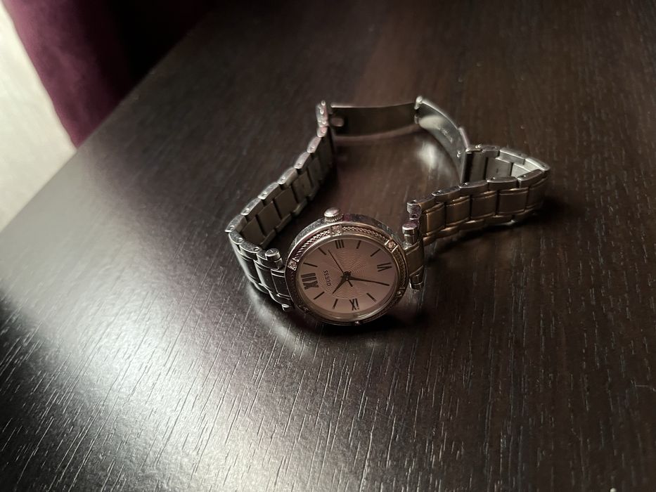 ceas dama marca Guess