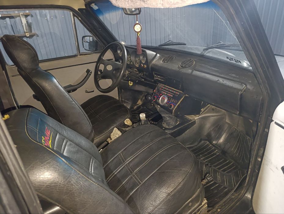 Yurib turgan avtomobil 4x4
