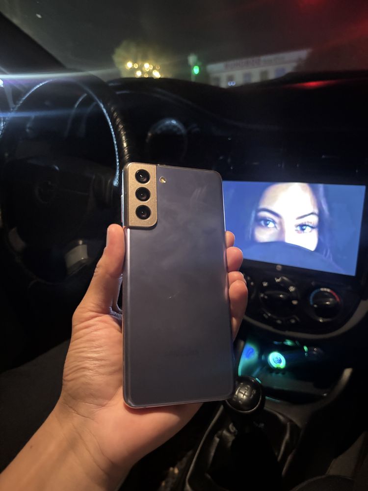 Samsung  S 21   +