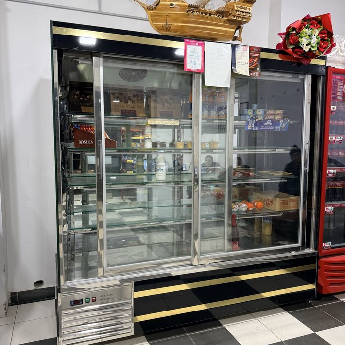 Ветрина холодильник