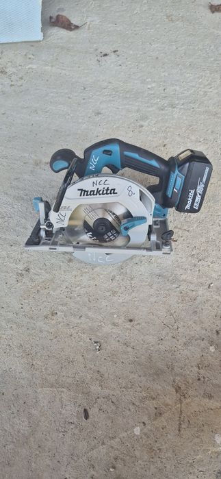 Circular Makita DHS680