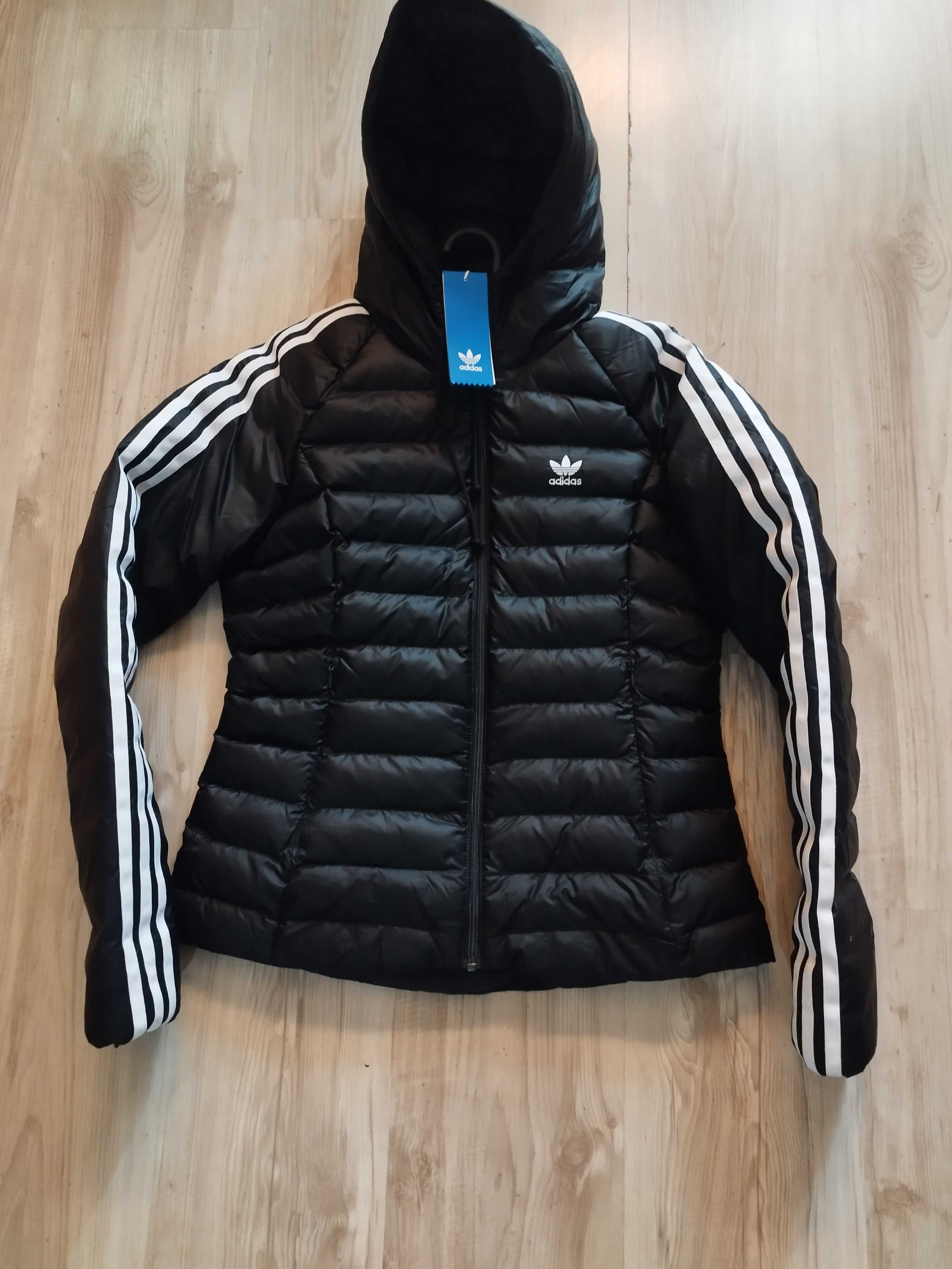 Продавам дамско яке Adidas