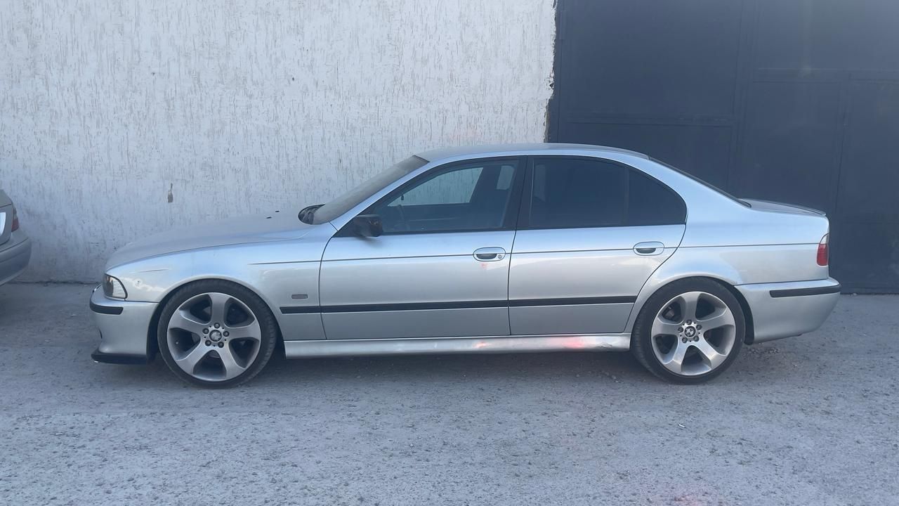 Продаётся  БМВ е39 2003г