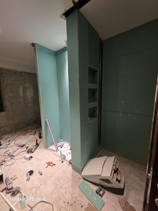 Renovări / Zugraveli / construcții