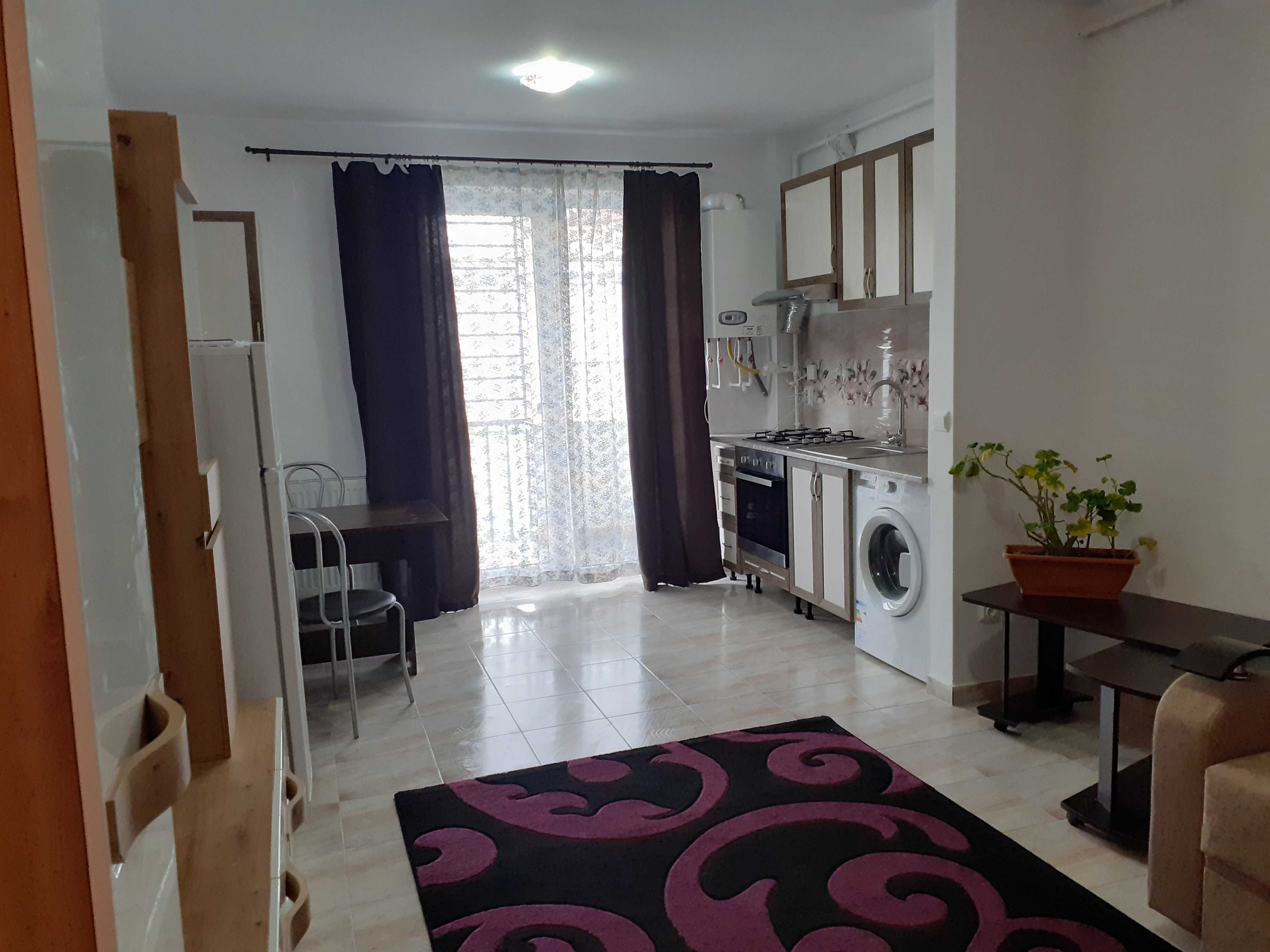 Închiriez apartament str distributiei