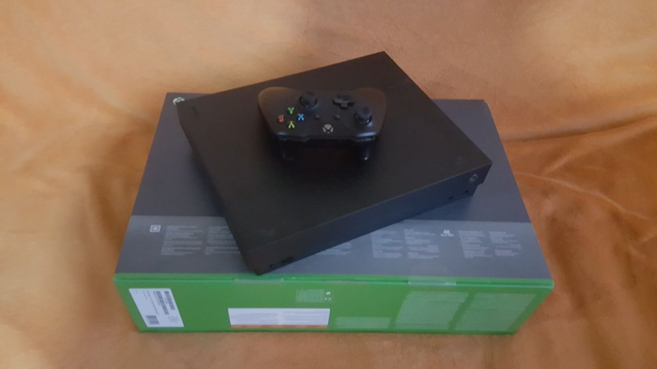 Xbox one x 1 tb la cutie