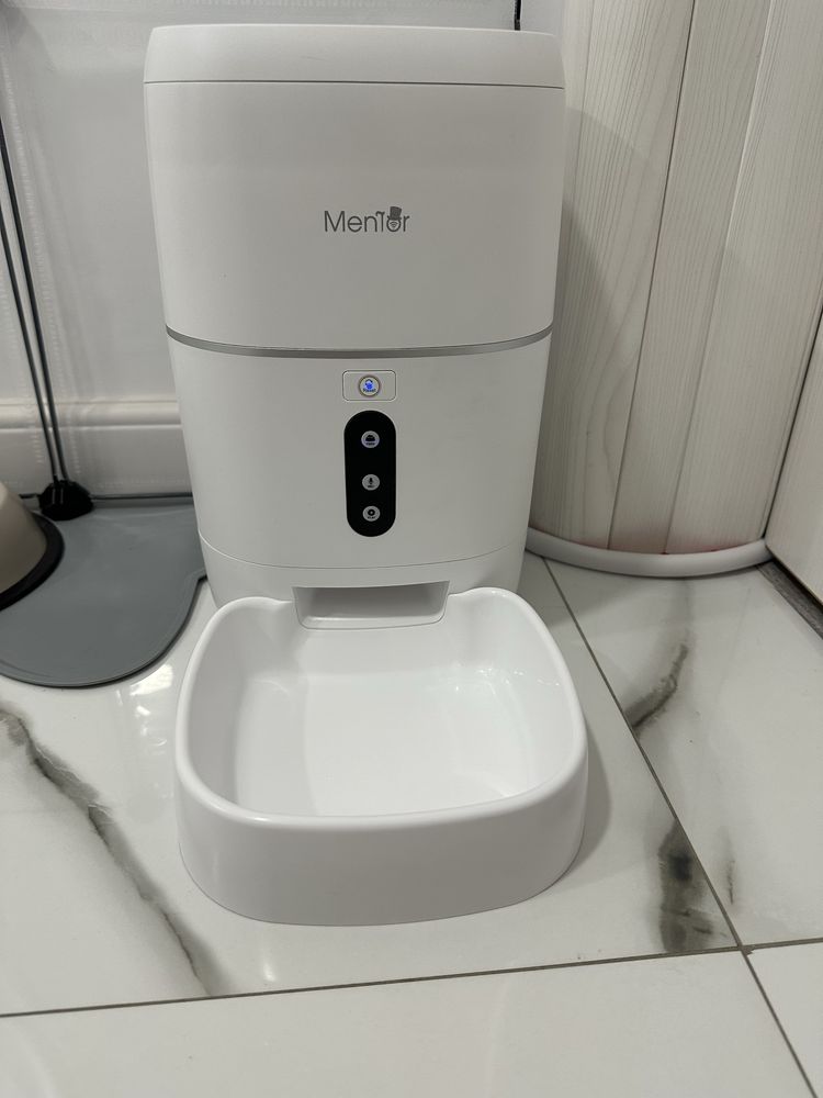 Hranitor/Dispenser automat harana pisici/caini cu WiFi