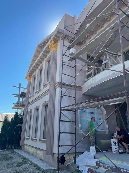 Mester  constructor de case .