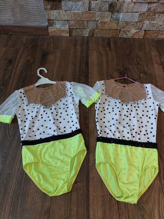 Две трика за художествена гимнастика