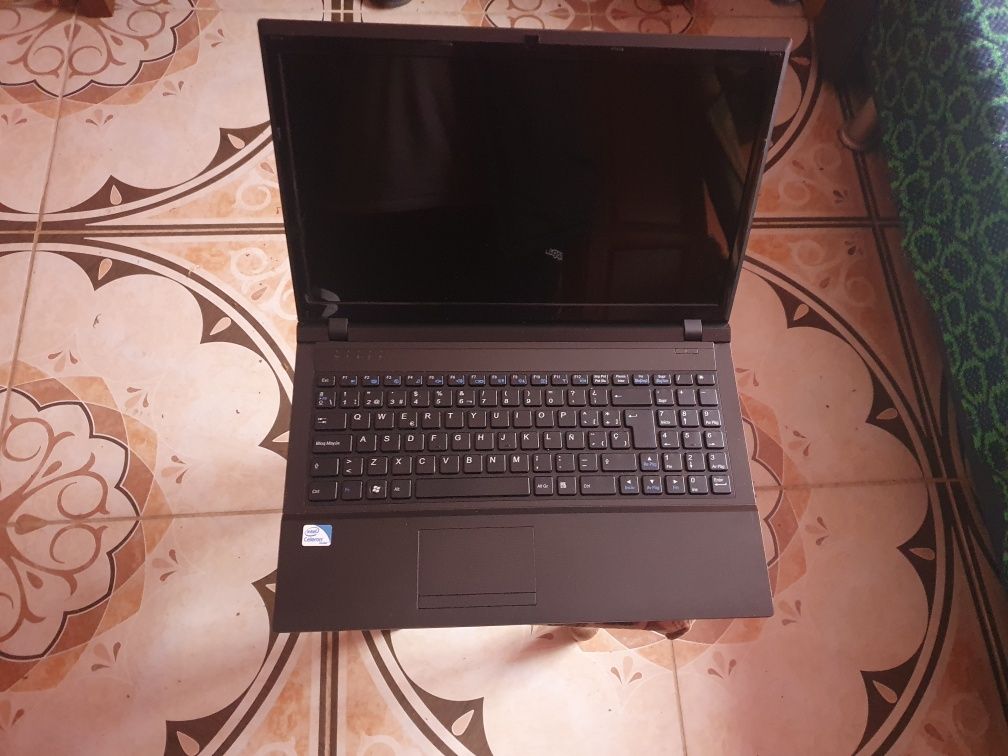 Laptop Airis ca nou