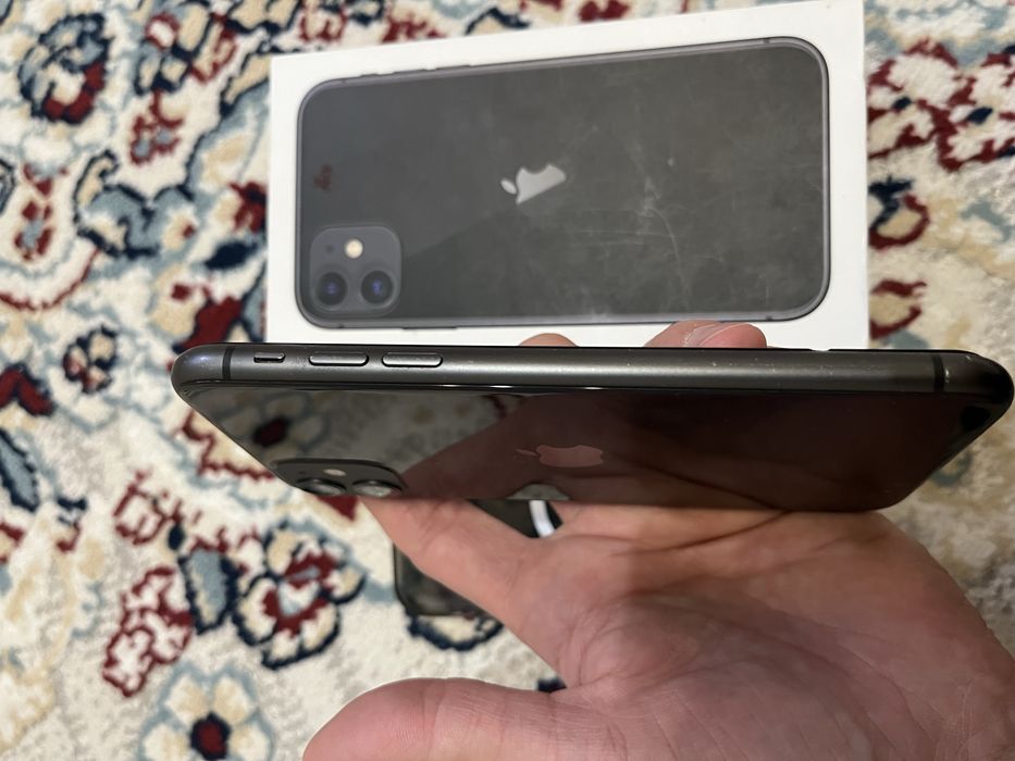 Продам айфон 11….