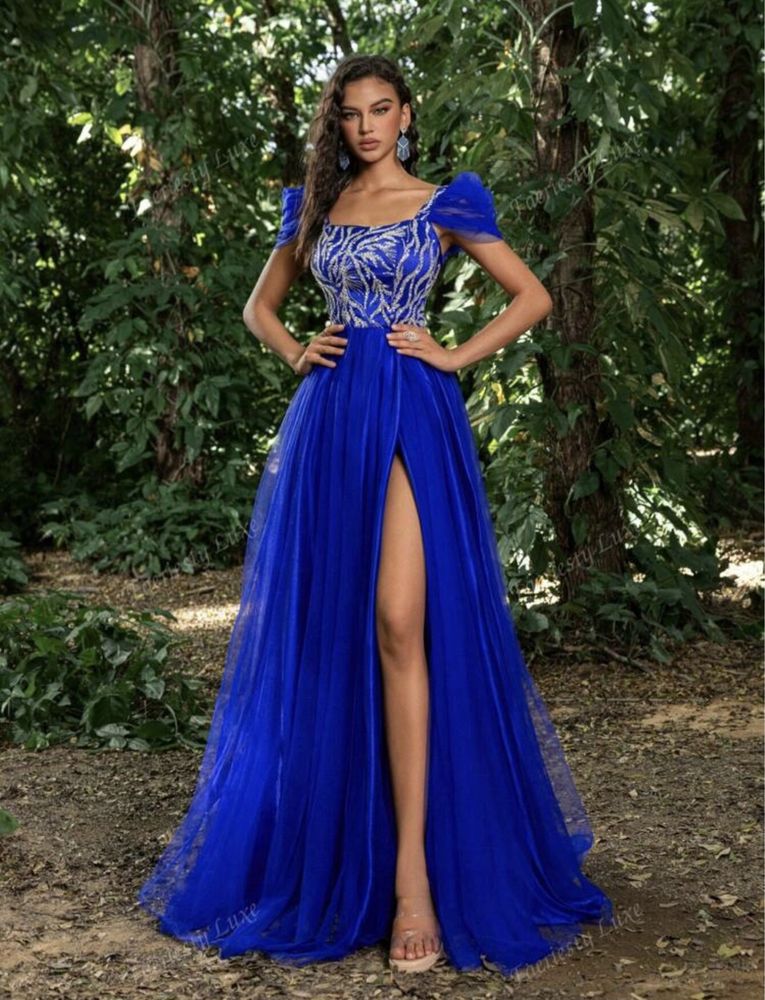 Rochie de ocazie lunga cu crapatura pe picior