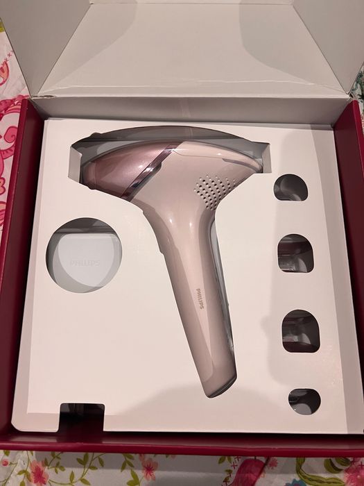 Фотоепилатор Philips Lumea 9000