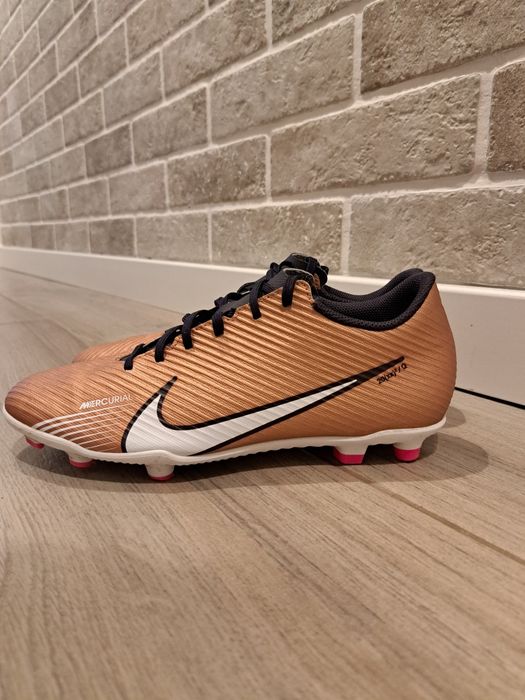 Nike бутонки номер 40,5