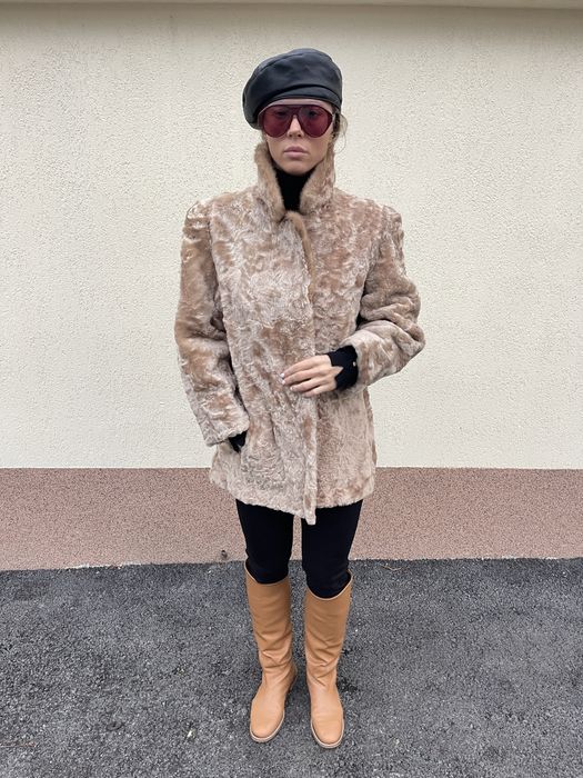 Haina de miel cu guler de vizon maro