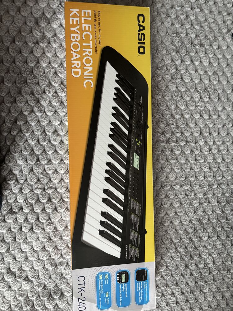 Продавам синтезатор Casio CTK 240
