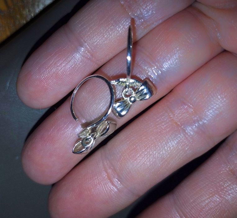 DONEZ acești cercei doar unei fete fără posibilități materiale - ARAD!