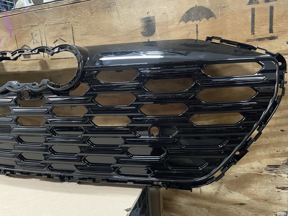 Grila centrala Audi E-TRON Facelift S-line - noua, originala