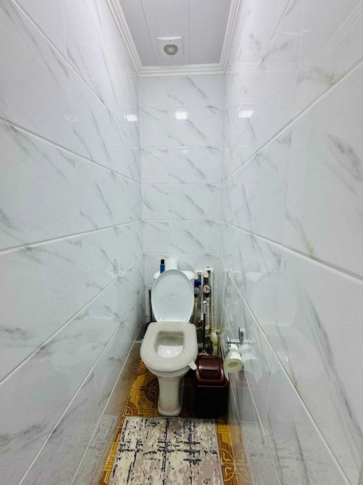 Buxoroda kvartira sotiladi 2 xonali 56m2 3-qavat.