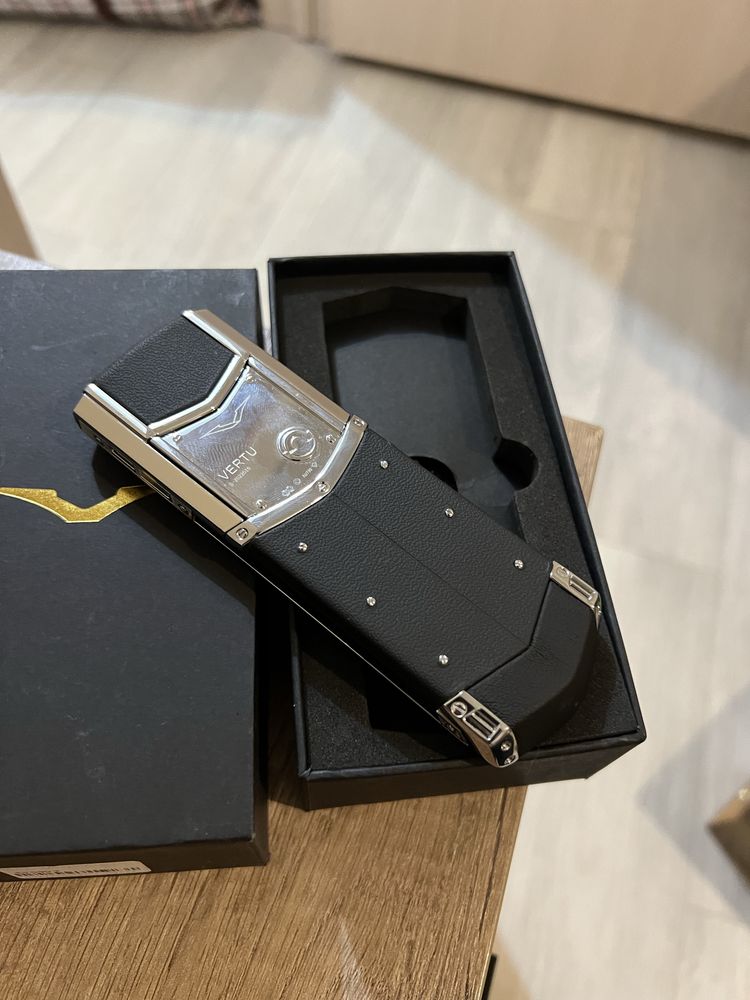 Легендарный телефон VERTU S MODEL