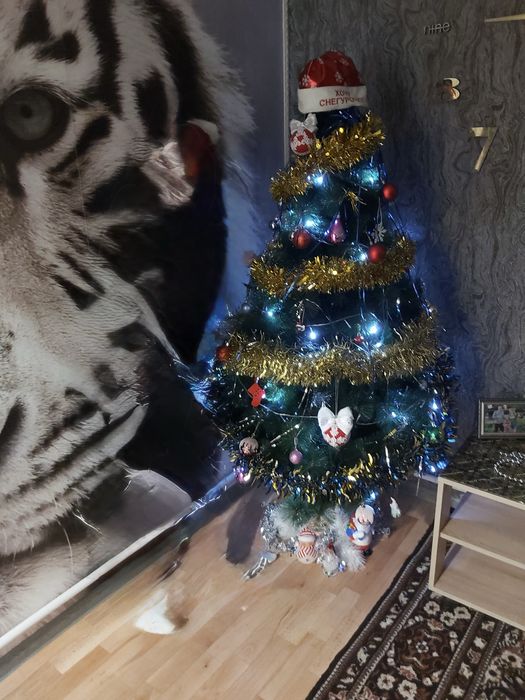 Продам елку искусственную