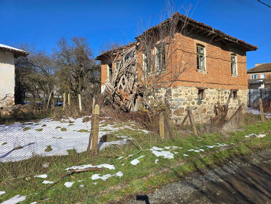 Продавам имот в Странджа планина, разположен в с.Факия, общ.Средец.