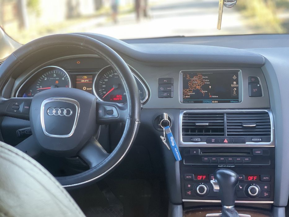 Vand audi Q7 3.0 automat pret negociabil