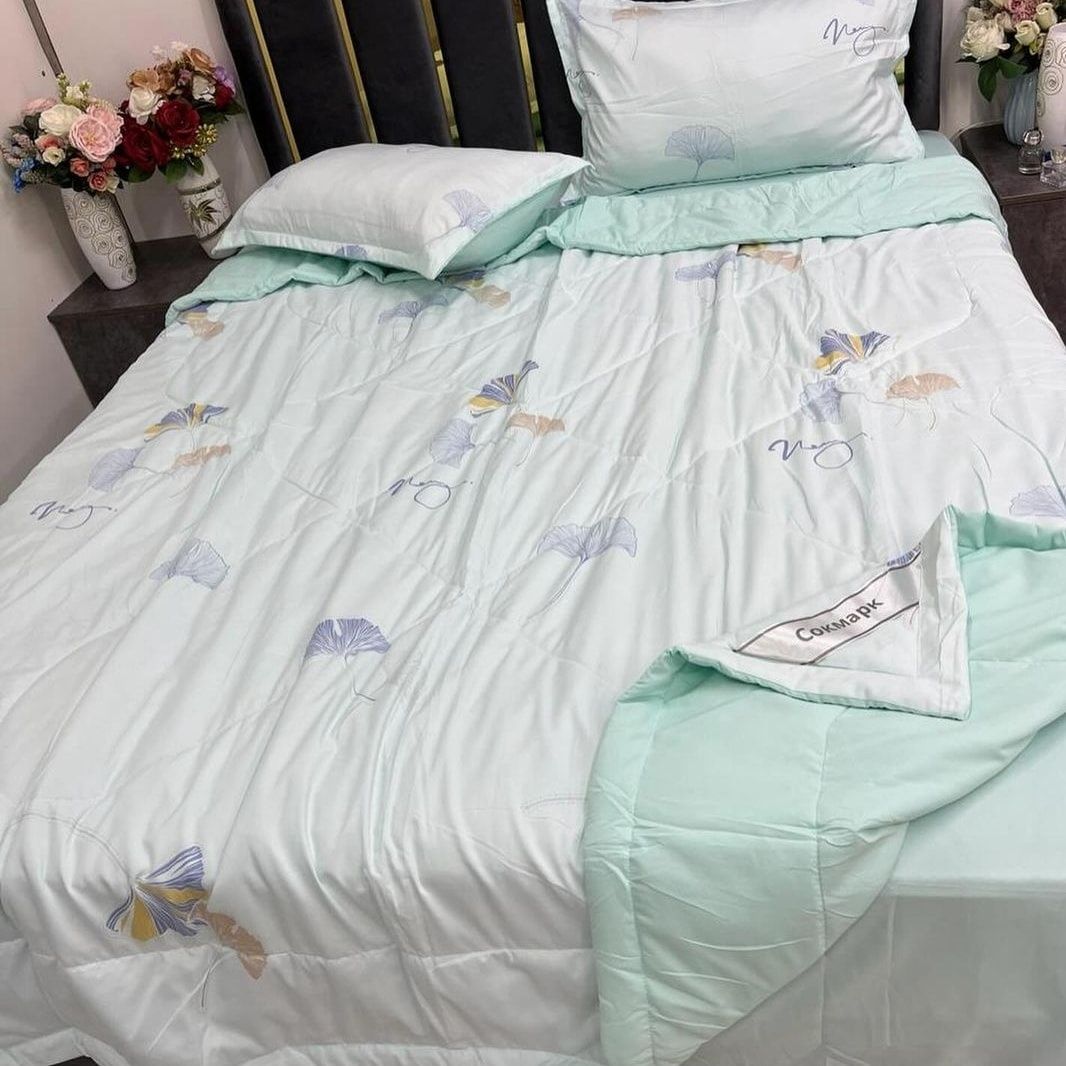 Продам комплект постельное +летние одеяло