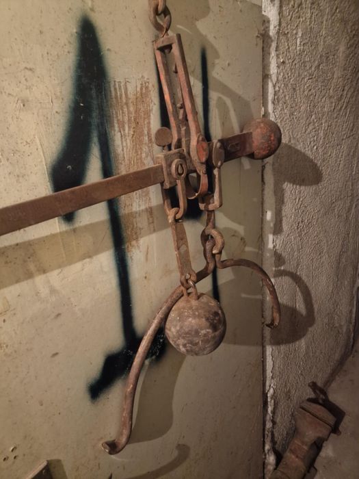 Голям стар кантар с топузи