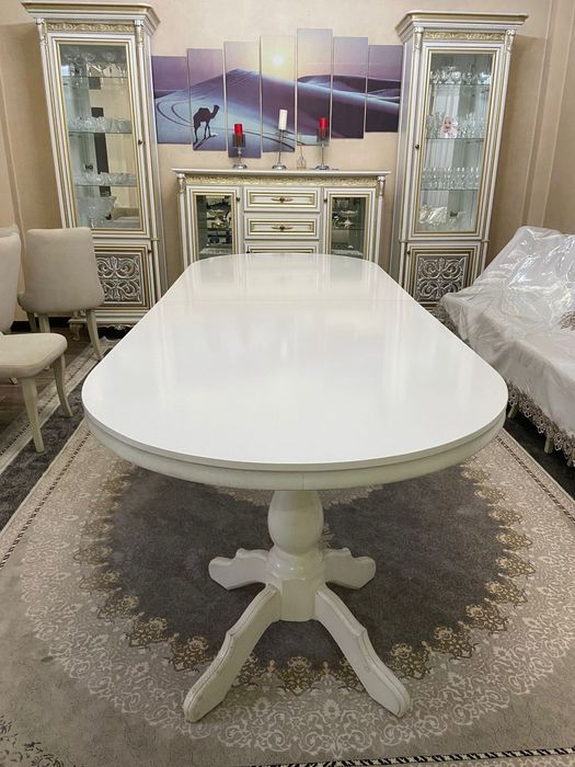 Белый стол в отличном состояний!