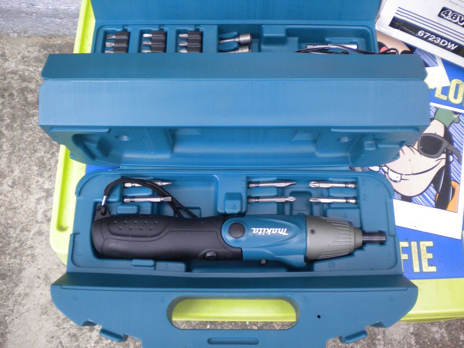 Mașină de înșurubat Makita 6723DW - NOUA !