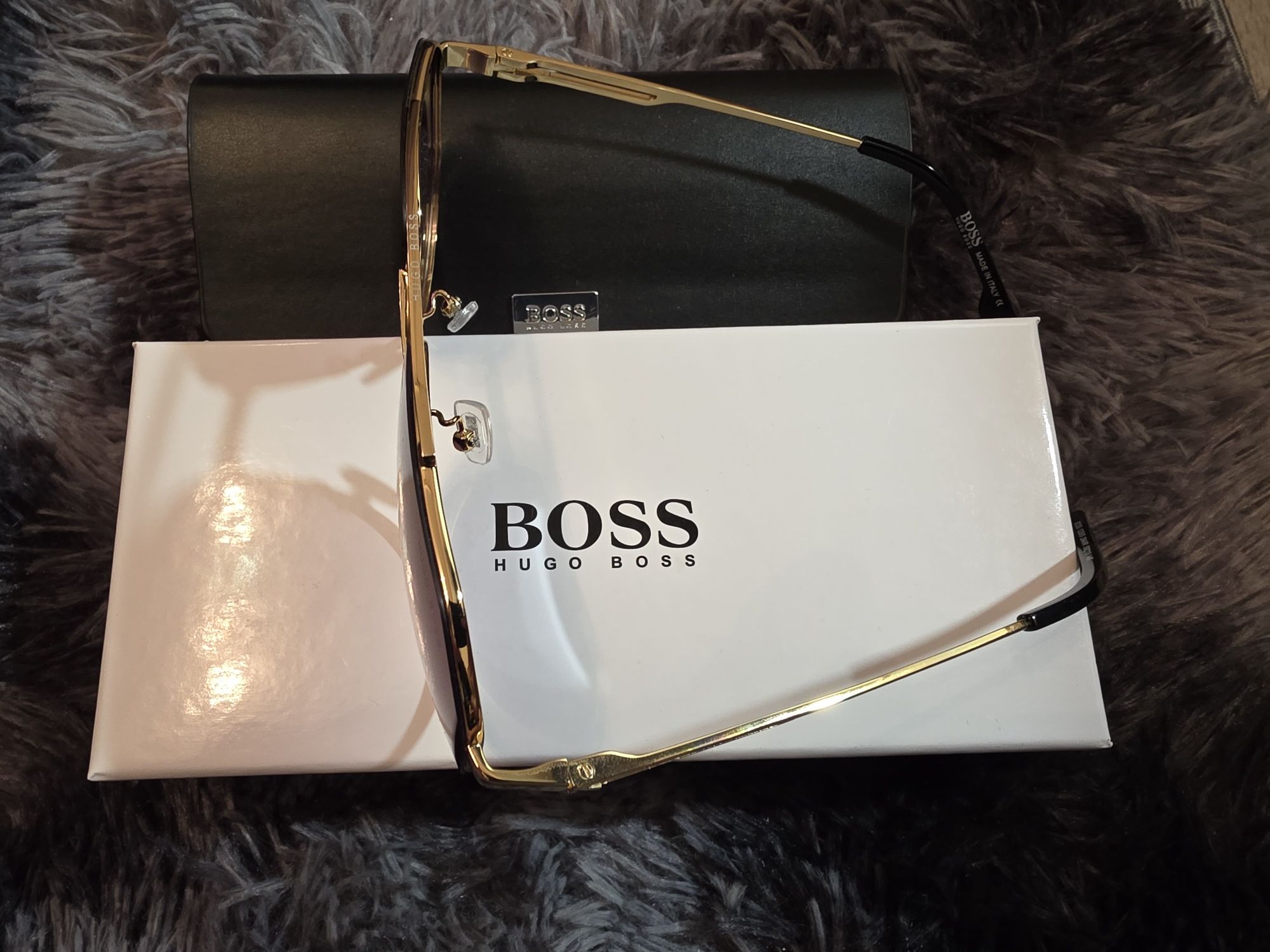 Продавам оригинални Чисто нови слънчеви очила Boss