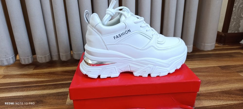 Krasovka beliy 38-razmer