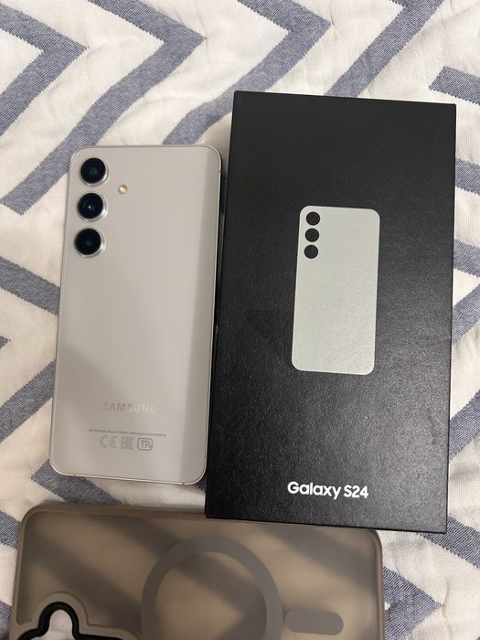 Продам новый телефон Samsung S24
