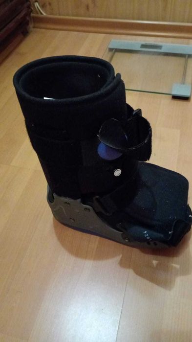 Vînd Orteză Pentru cineva care are probleme cu un picior