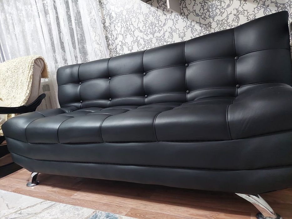 Диван б/у. Раскладной.