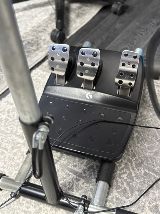 Pachet complet Logitech G923 volan + pedale + schimbător + suport