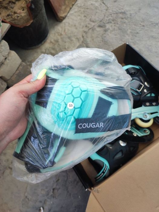 Продаются ролики и можно мальчику либо девочке от 30 размера до 33 раз