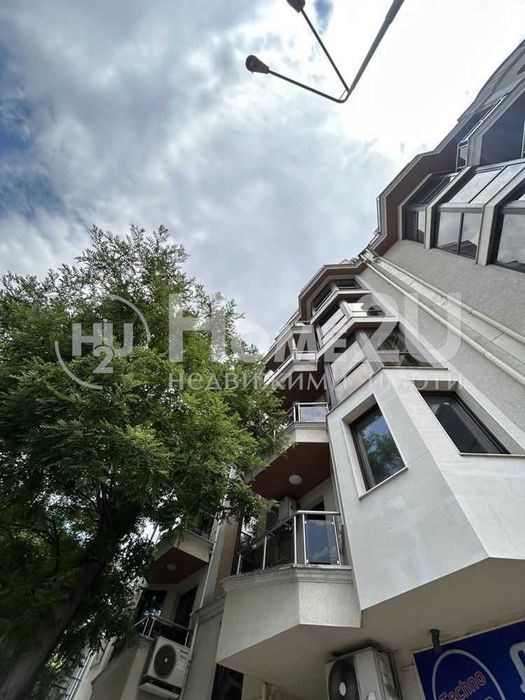 Продава се Тристаен апартамент в Варна, Център - 110 кв.м за 2164 €/кв.м - Снимка #11