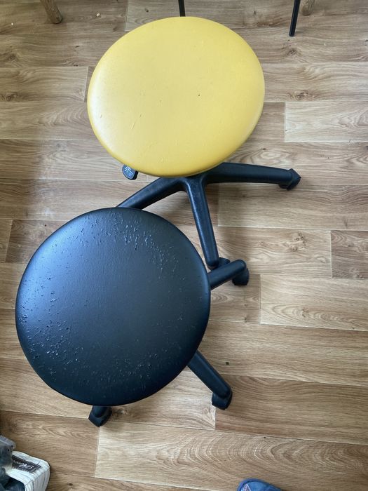 Стулья(цвет желтый ,черный)