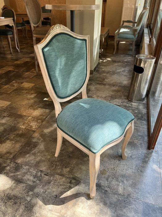 Стол масив в зелено