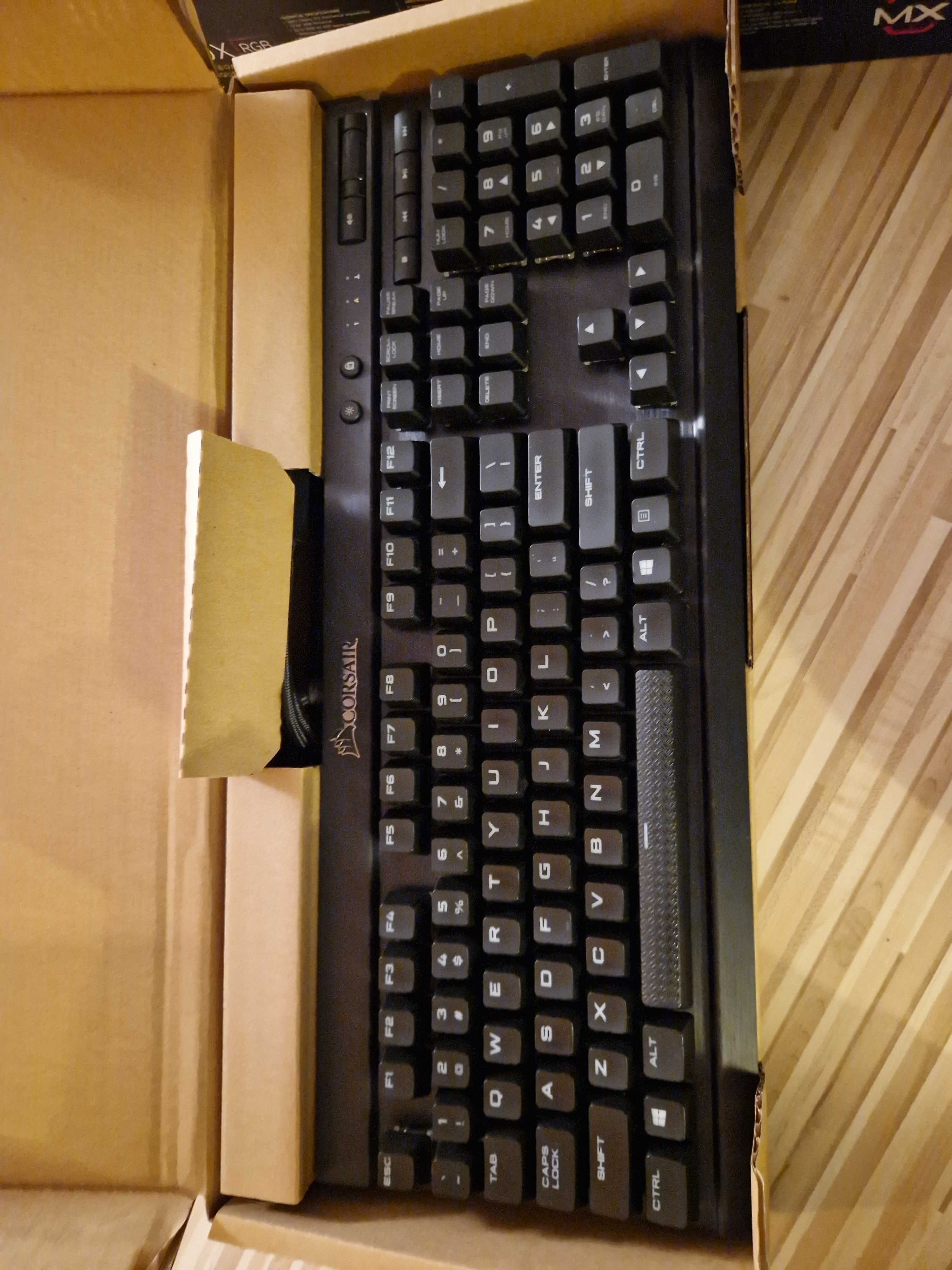 Tastatura mecanica gaming Corsair K70 LUX RGB
