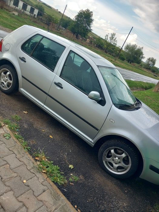 Vând golf 4 în stare foarte buna